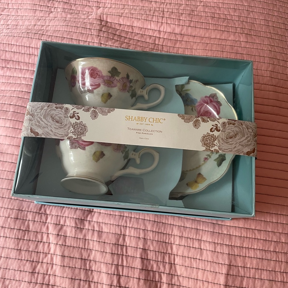 BRAND NEW SHABBY CHIC RACHEL ASHWELL TEA CUPS AND SAUCERS SET OF 2